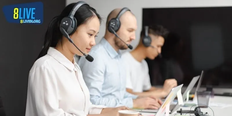 Đa dạng kênh liên hệ 8LIVE cho trải nghiệm liền mạch